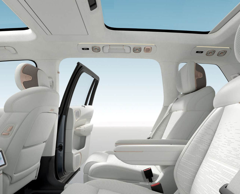 Lynk & Co 900 Discovery, серебряный