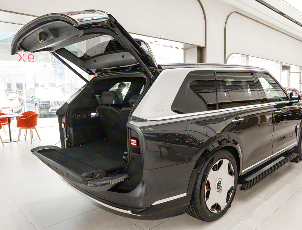 Zeekr 9X Hyper, серый