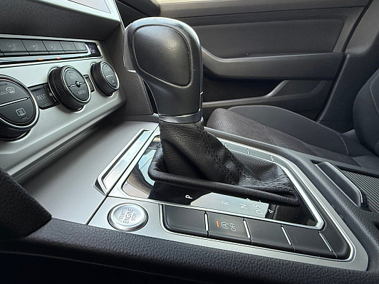 Volkswagen Passat Comfortline, 2018 года, пробег 242000 км