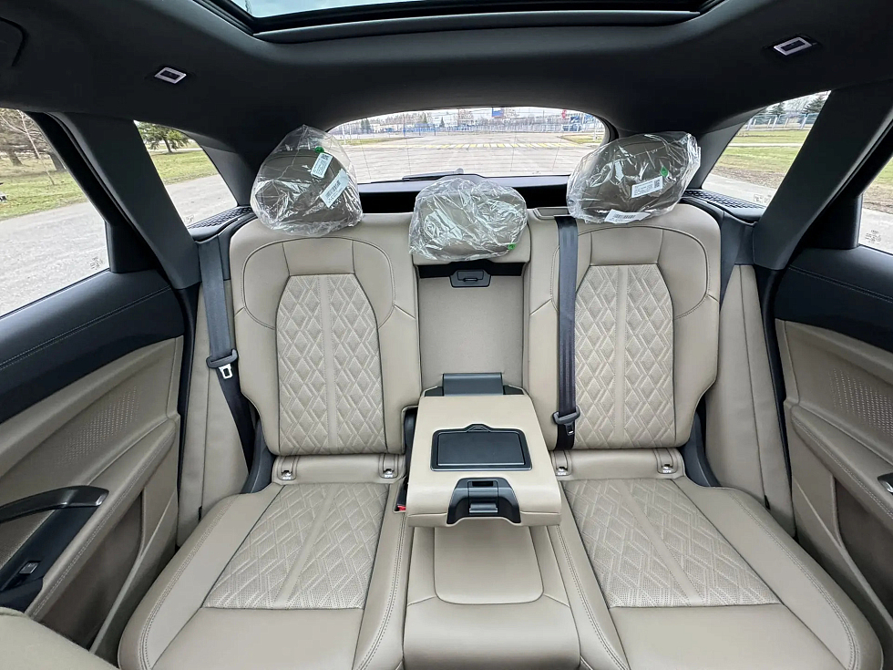 Audi Q5 Edition One TFSI quattro S tronic, белый