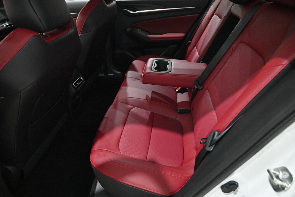 Changan Eado Plus Техно, серебряный