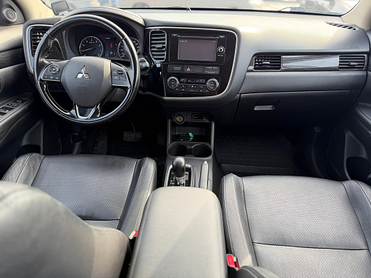 Mitsubishi Outlander Intense, 2016 года, пробег 210921 км