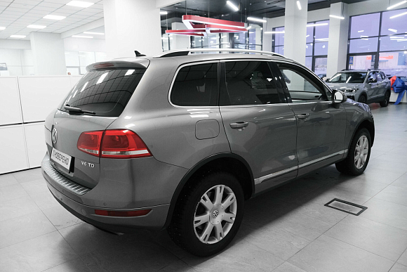 Volkswagen Touareg, 2011 года, пробег 261000 км