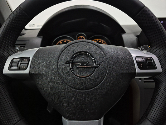 Opel Astra, 2011 года, пробег 171820 км