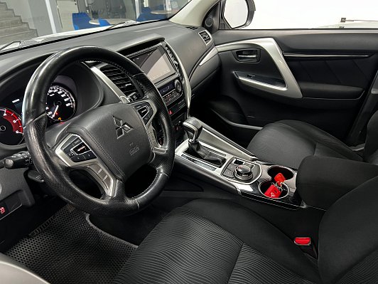 Mitsubishi Pajero Sport Instyle, 2019 года, пробег 203000 км