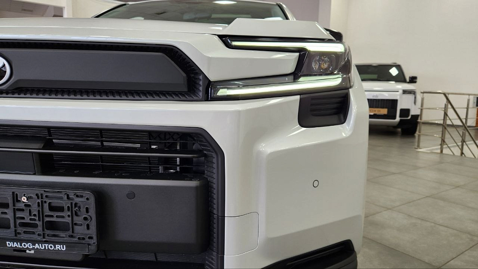 Toyota RAV4 Luxury, белый