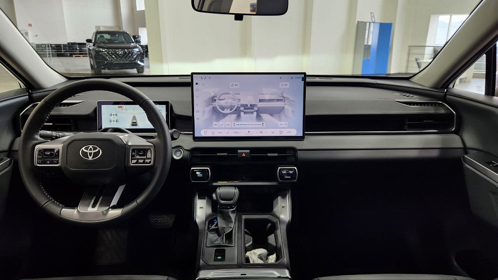 Toyota RAV4 Luxury, белый