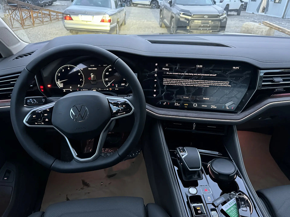 Volkswagen Touareg Sharp shadow version, черный