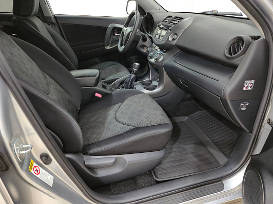 Toyota RAV4, 2011 года, пробег 137509 км