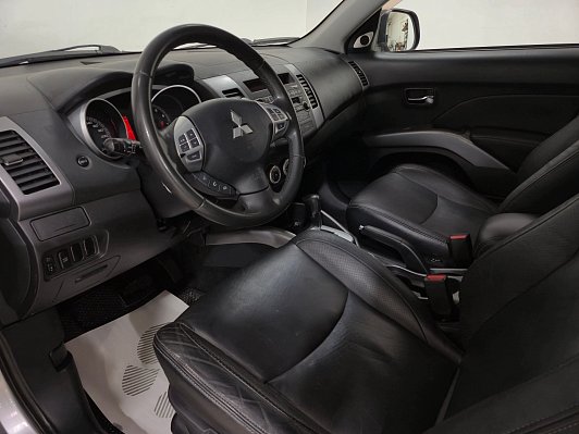 Mitsubishi Outlander Intense, 2008 года, пробег 179504 км