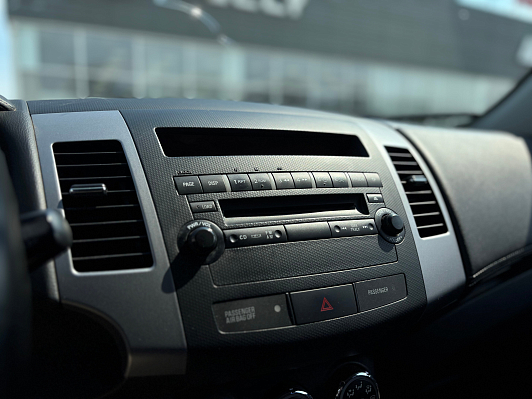 Mitsubishi Outlander Intense, 2011 года, пробег 216088 км