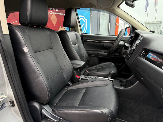Mitsubishi Outlander Intense, 2016 года, пробег 208676 км