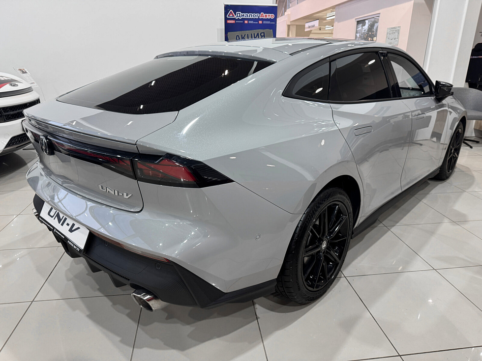 Changan UNI-V DLX, серебряный