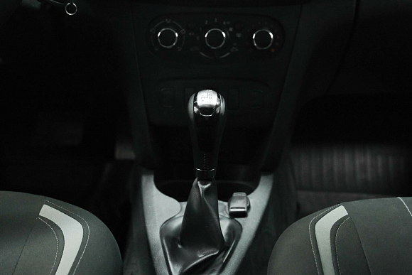 Renault Logan Drive, 2020 года, пробег 99513 км