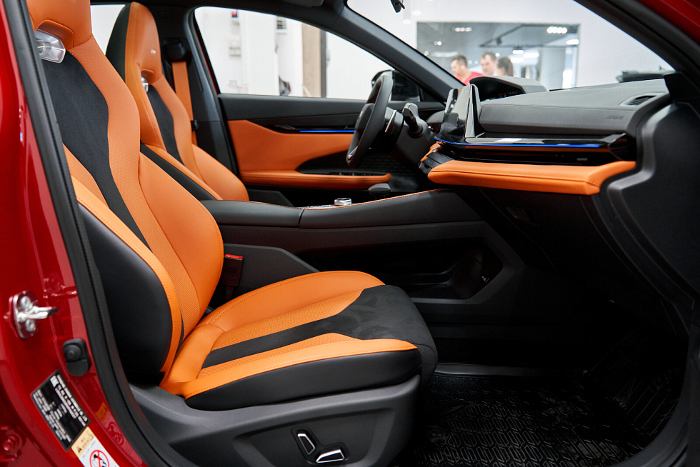 Changan UNI-V LX, красный