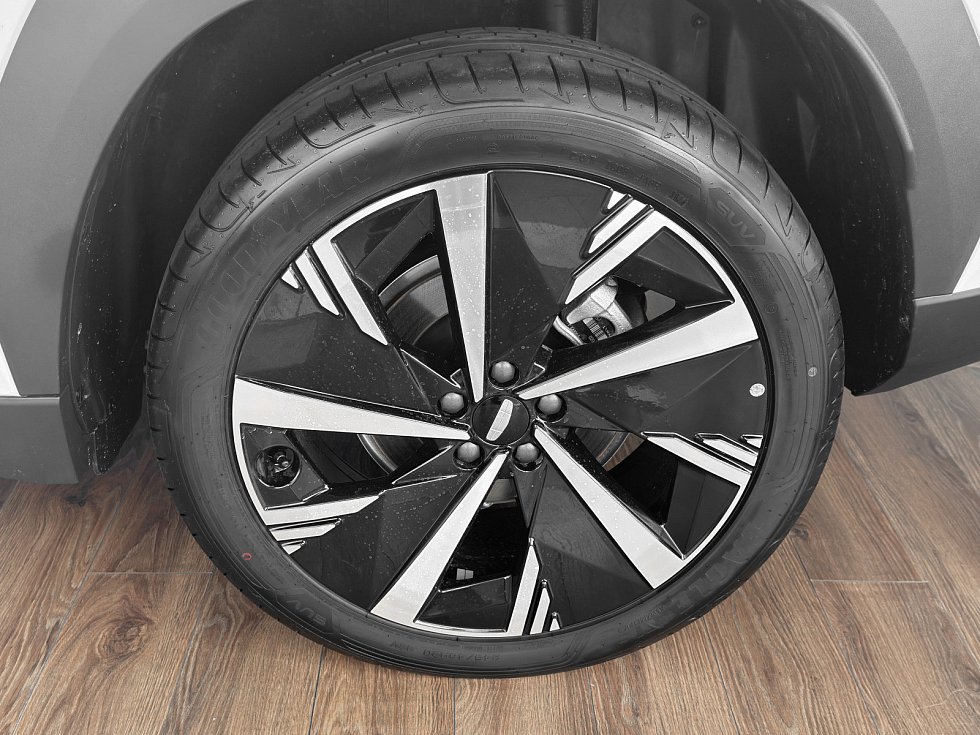Geely Atlas Флагман, белый