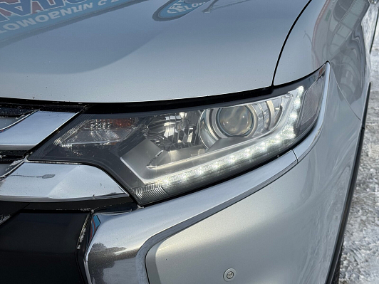 Mitsubishi Outlander Intense, 2016 года, пробег 210921 км