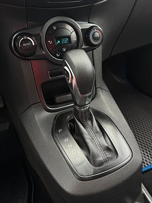 Ford Fiesta White and Black, 2018 года, пробег 144314 км