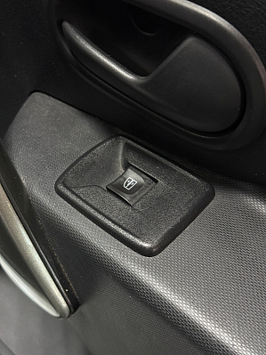 Renault Logan Stepway Life, 2021 года, пробег 98000 км