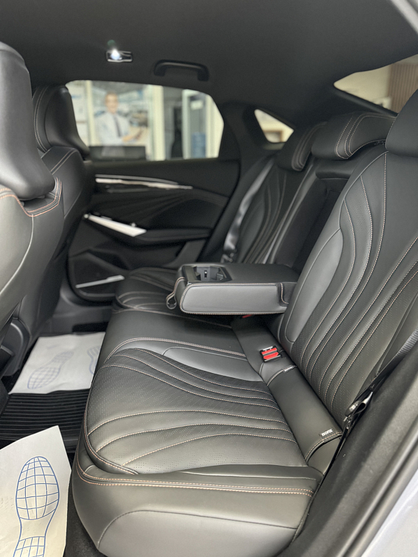 Geely Preface Flagship, серый