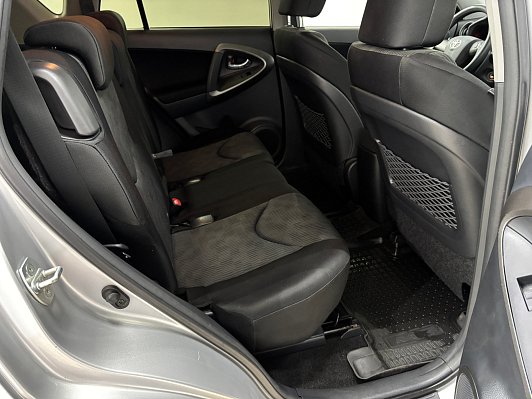 Toyota RAV4, 2012 года, пробег 156391 км