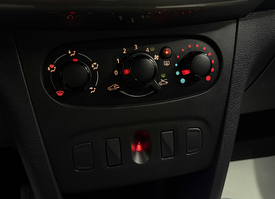 Renault Logan Stepway Life, 2019 года, пробег 113959 км