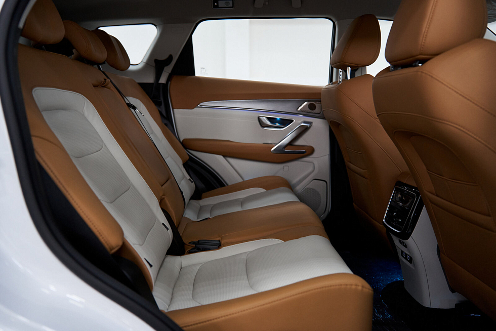 JETOUR X70+ Престиж, белый