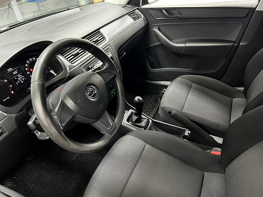 Skoda Rapid, 2015 года, пробег 100500 км