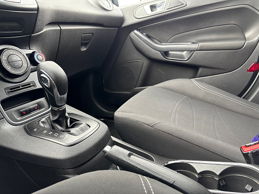 Ford Fiesta White and Black, 2018 года, пробег 125000 км