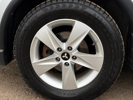 Mitsubishi Outlander Intense, 2016 года, пробег 208676 км