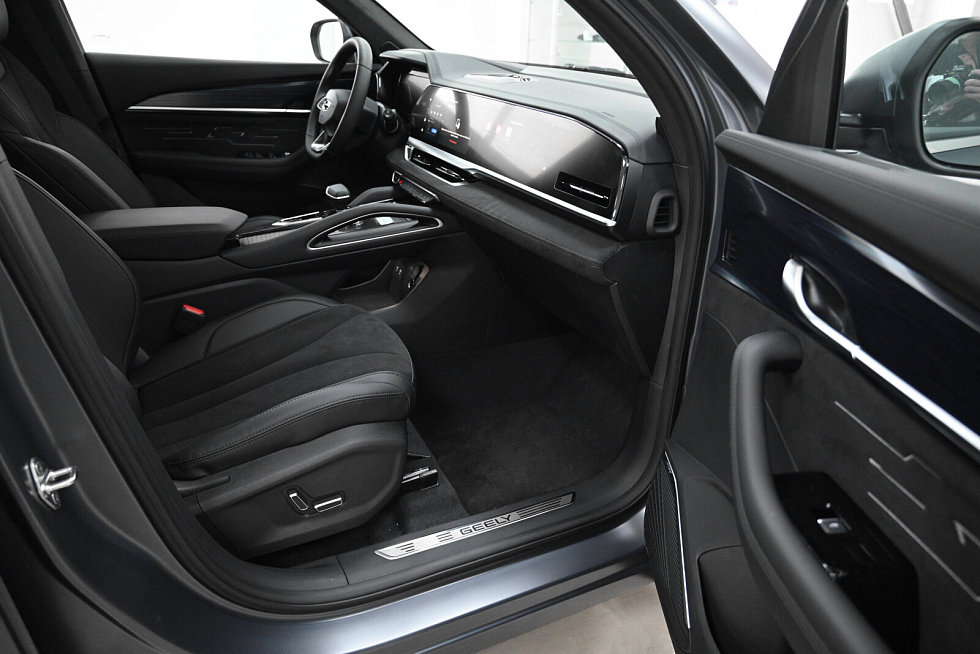 Geely Monjaro Flagship SE, серый