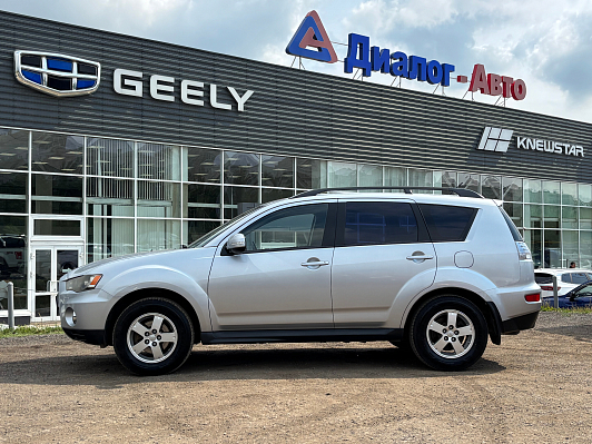 Mitsubishi Outlander Intense, 2011 года, пробег 216088 км