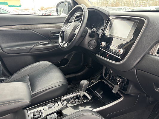 Mitsubishi Outlander Instyle, 2021 года, пробег 83293 км