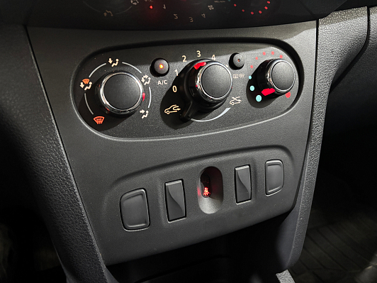 Renault Logan Stepway Life, 2022 года, пробег 18670 км