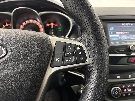 Lada (ВАЗ) Vesta Luxe Multimedia, 2019 года, пробег 111628 км