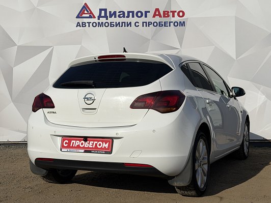 Opel Astra Cosmo, 2011 года, пробег 196000 км