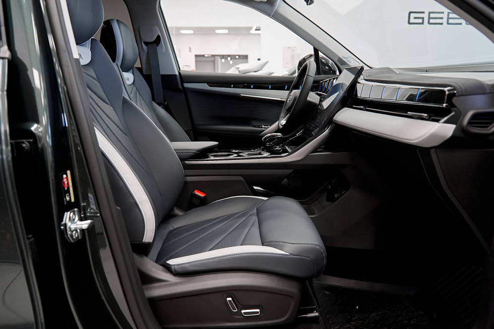 Geely Atlas Flagship Sport, зеленый