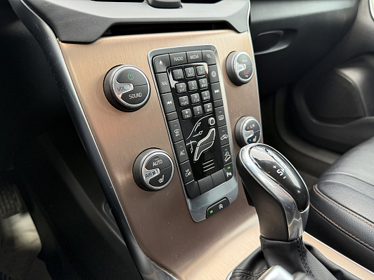 Volvo V40 Cross Country, 2016 года, пробег 100000 км