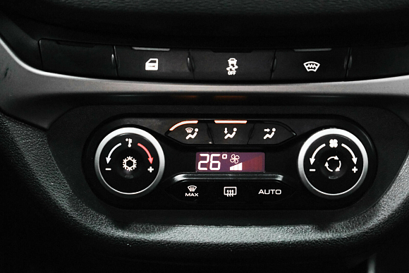 Lada (ВАЗ) Vesta Luxe Multimedia (2019-2021), 2018 года, пробег 144454 км