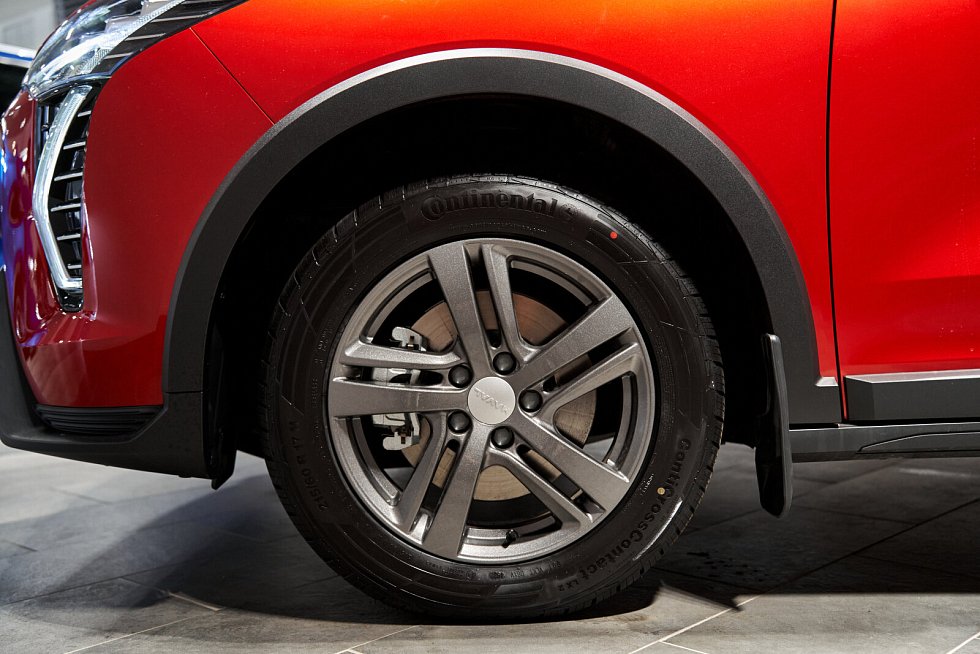 Haval Jolion Комфорт, красный