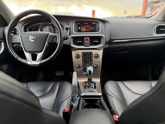 Volvo V40 Cross Country, 2016 года, пробег 100000 км