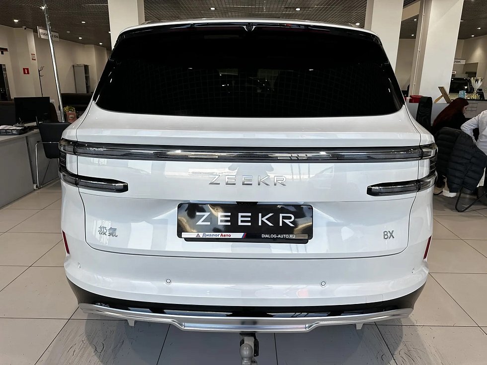 Zeekr 8X Ultra, белый