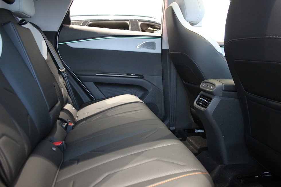 Omoda C5 Актив, белый