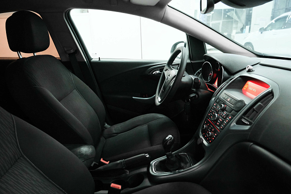 Opel Astra, 2012 года, пробег 146714 км