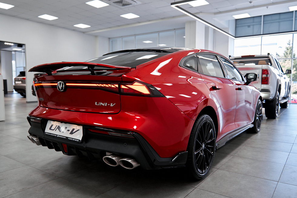 Changan UNI-V Техно, красный