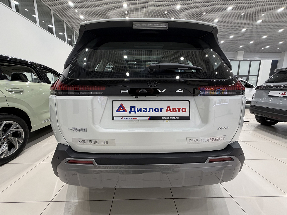 Toyota RAV4 Luxury, белый