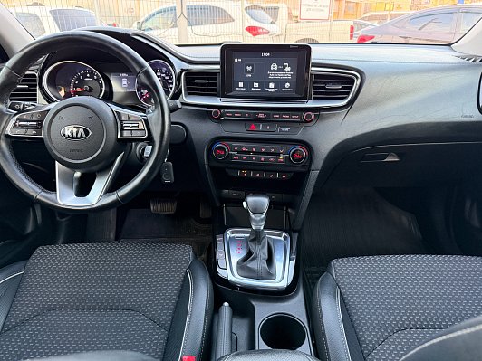 Kia Ceed Prestige, 2018 года, пробег 182000 км