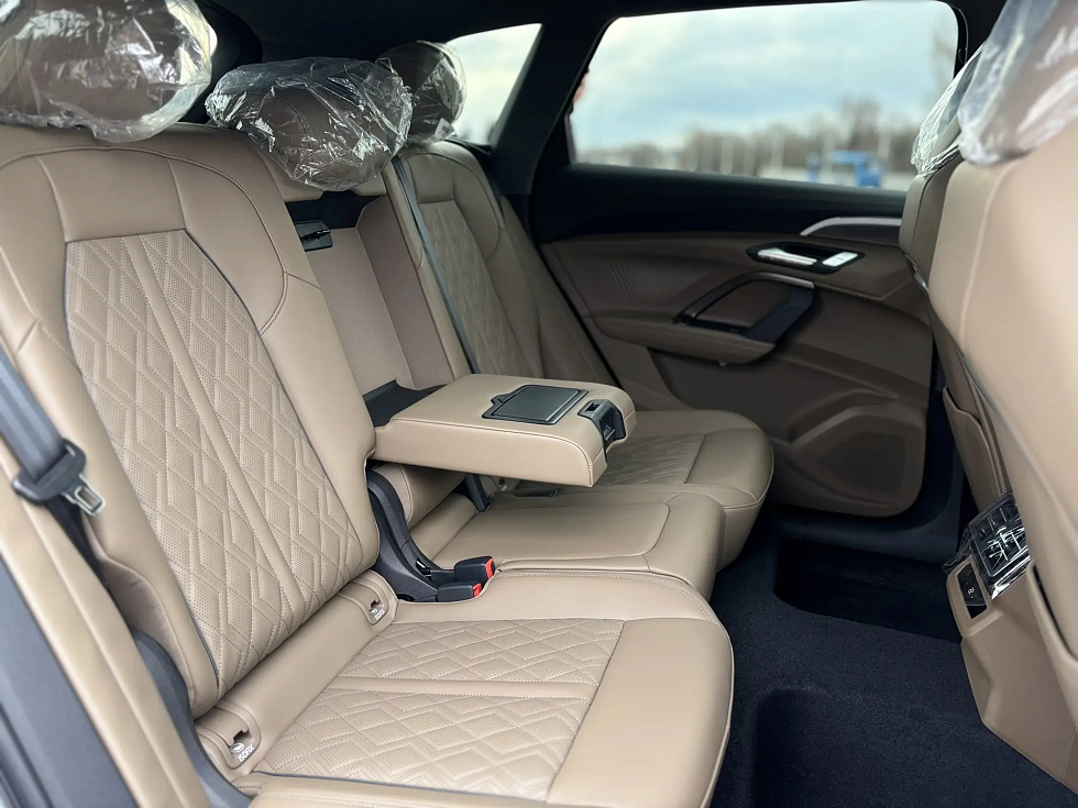 Audi Q5 40 TFSI quattro Luxury Dynamic, белый