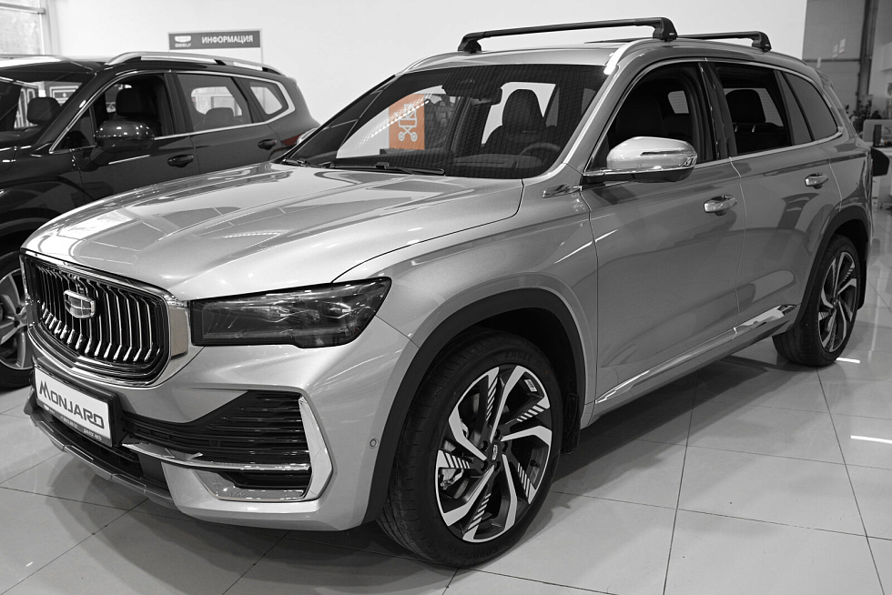 Geely Monjaro Люкс, серебряный