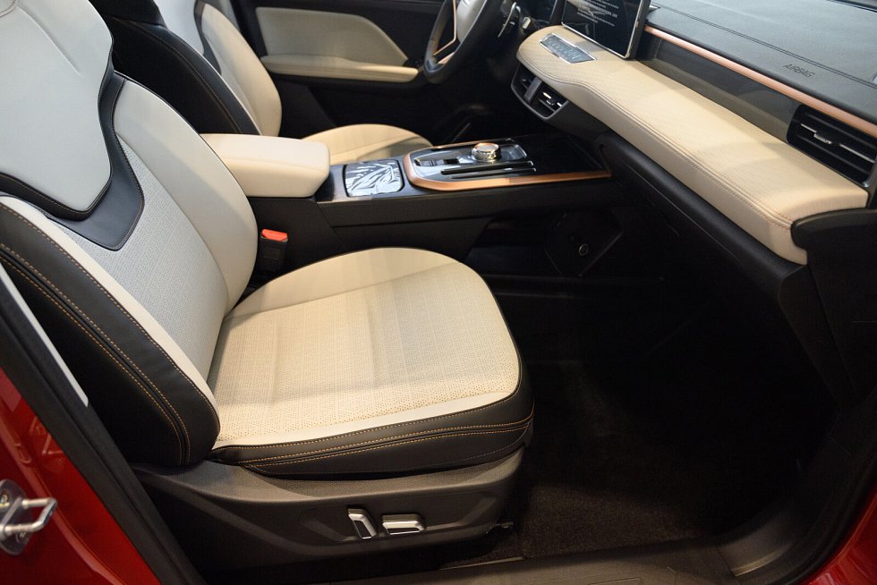 Haval Jolion Техно +, красный